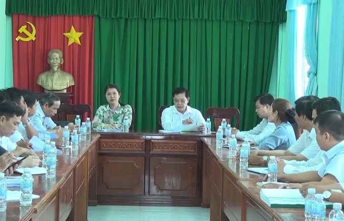 HĐNN huyện Mỹ Tú khảo sát, giám sát tiến độ thực hiện một số dự án đầu tư công ở xã Thuận Hưng, xã Phú Mỹ